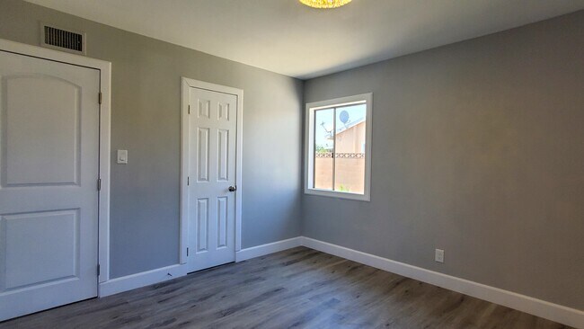Foto del edificio - 523 N Hampton St