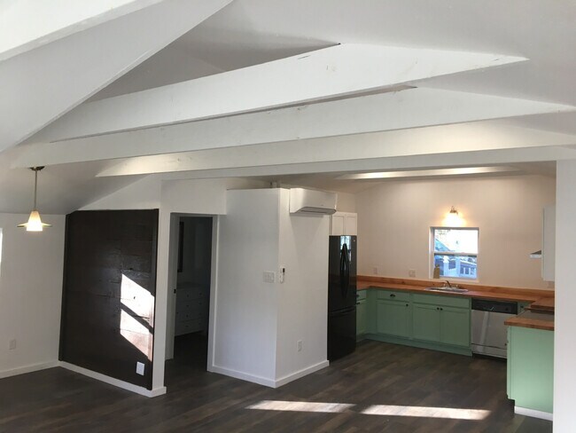 Building Photo - 220 SE 157th Ave