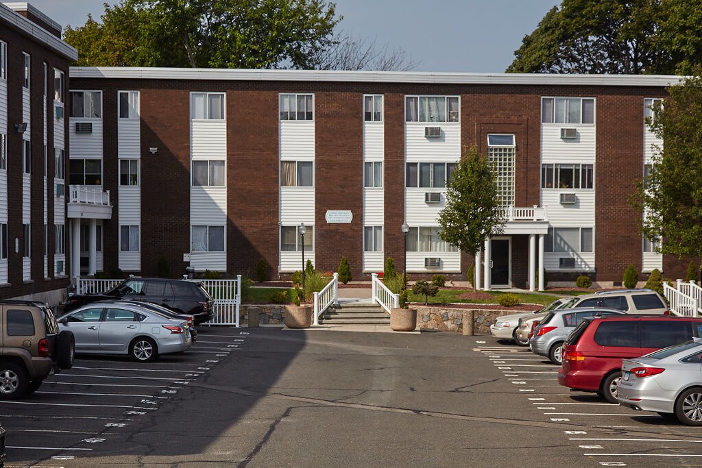 585585 Ellsworth St Unit 404O, Bridgeport, CT 06605 Room for Rent