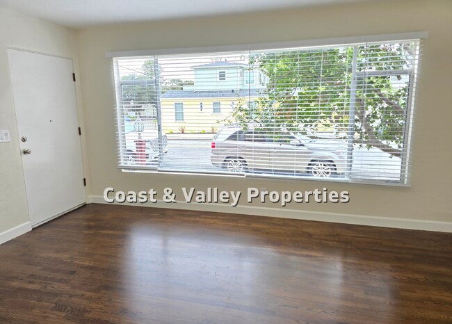 Building Photo - 601 Forest Ave