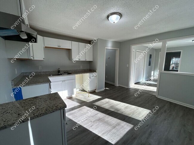 Foto del edificio - 1214 Bolton Rd NW