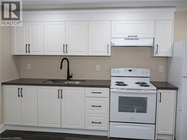 Photo du bâtiment - 116 Blackburn Dr