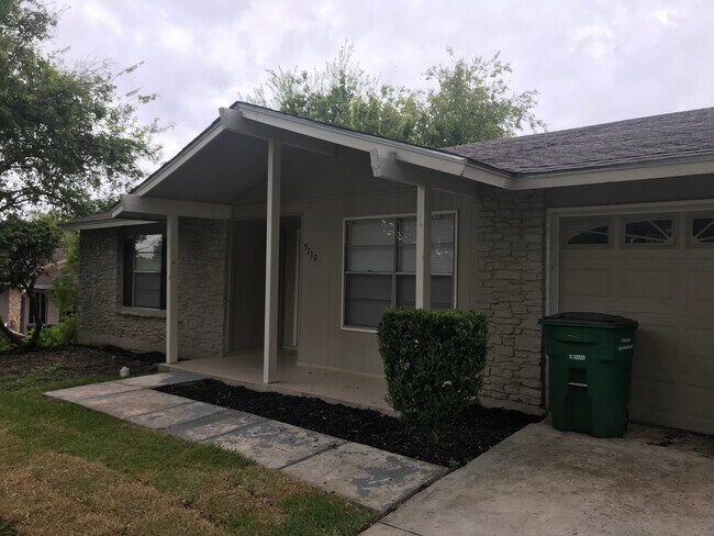 Foto del edificio - Come see this beautiful 3/2 1243 sq ft home
