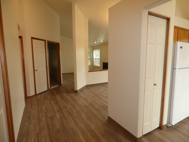 Building Photo - Rent Special: 1/2 Off July's Rent!! 3 bed 2 bath House in South Salem!