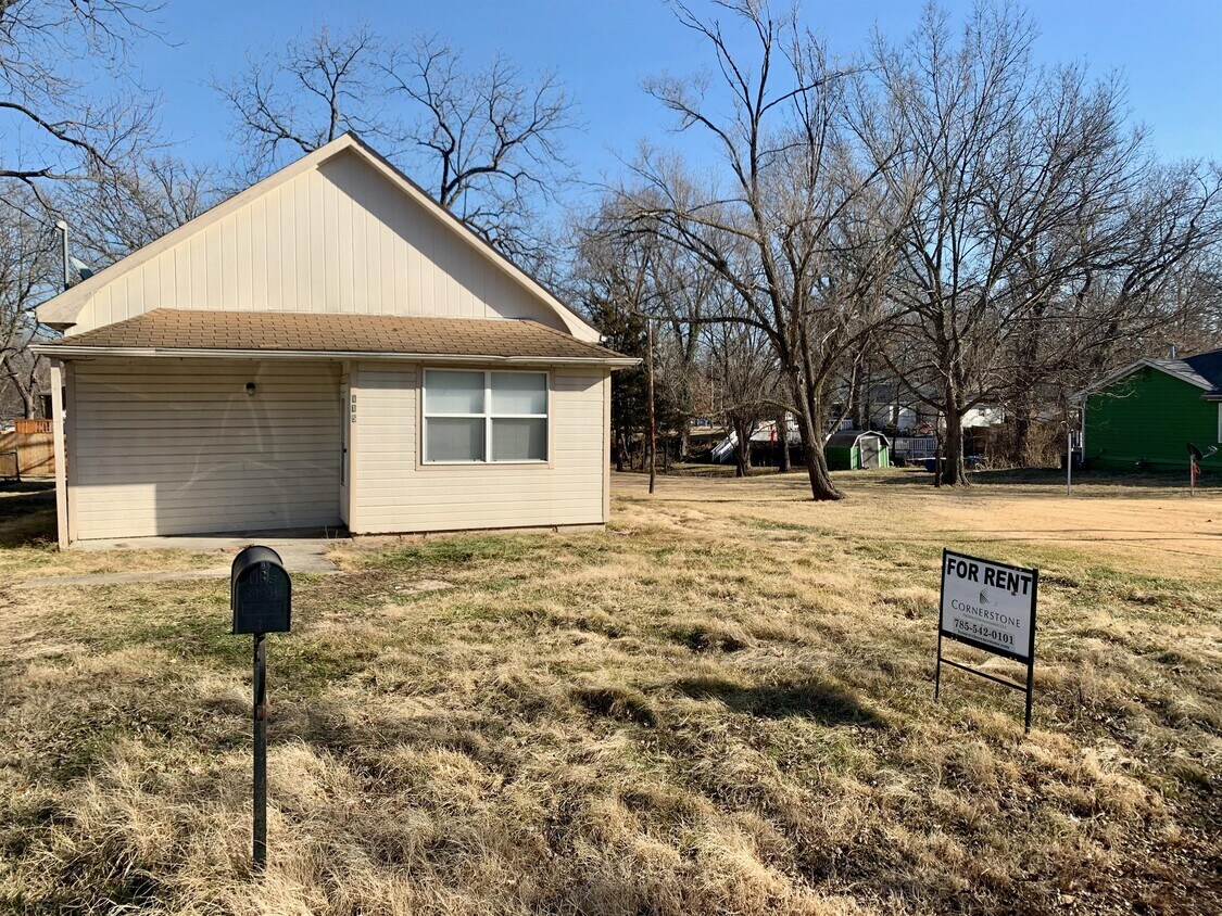 115 N Delaware St, Tonganoxie, KS 66086 House Rental in Tonganoxie