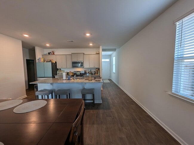 Building Photo - 938 Woodside Creek Ln