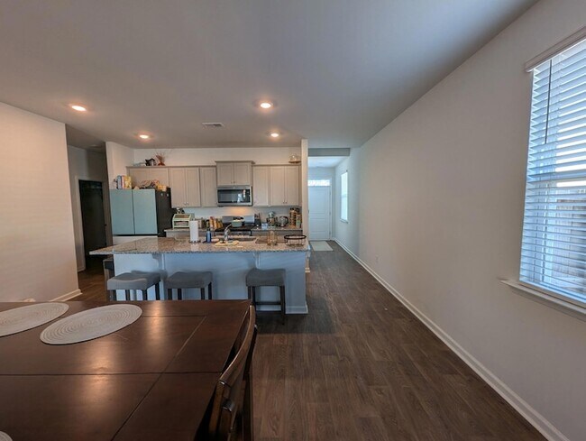 Foto del edificio - 938 Woodside Creek Ln