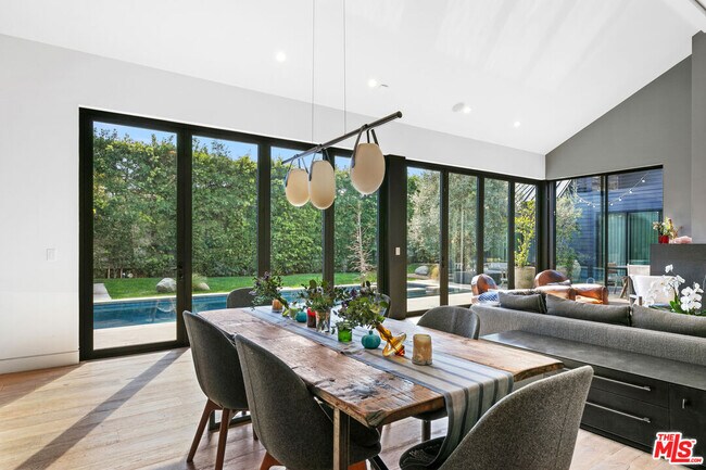 Building Photo - 13000 Brentwood Terrace