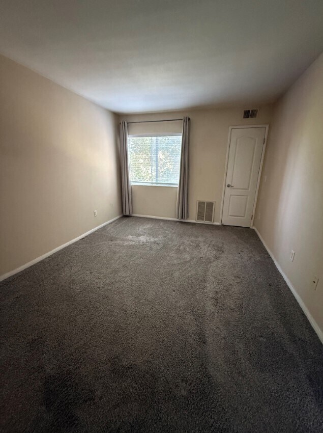 Foto del edificio - 7120 Shoreline Dr