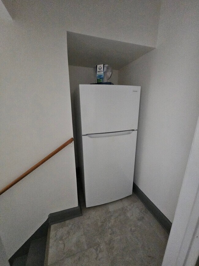 Foto del edificio - 2667-2669 W Grand St