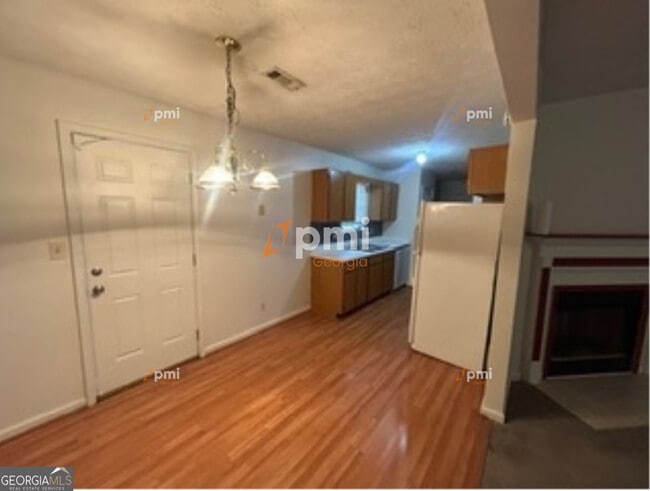 Building Photo - 2720 Sapphire St