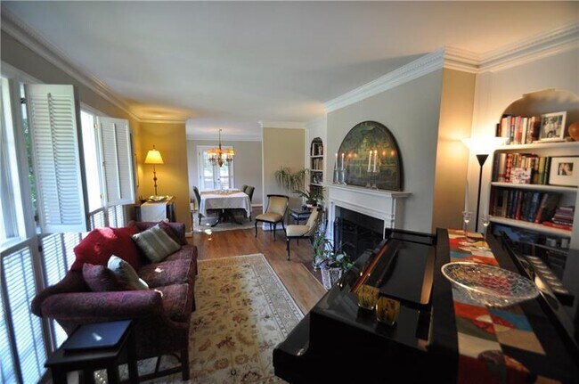 Foto del edificio - 1846 Fernwood Rd NW