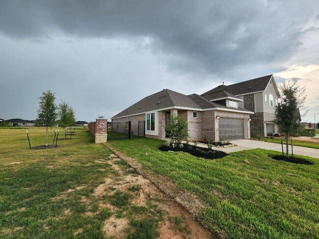 Building Photo - 27407 Sunterra Village Dr