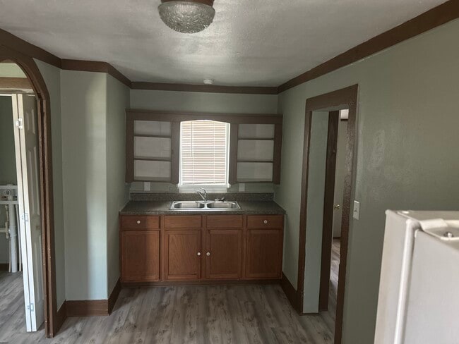 Kitchen - 806 N Berry St