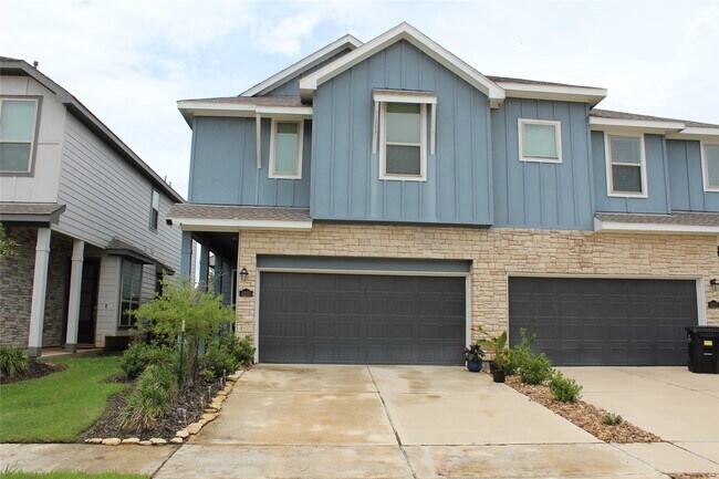Building Photo - 4203 Champlain Wy