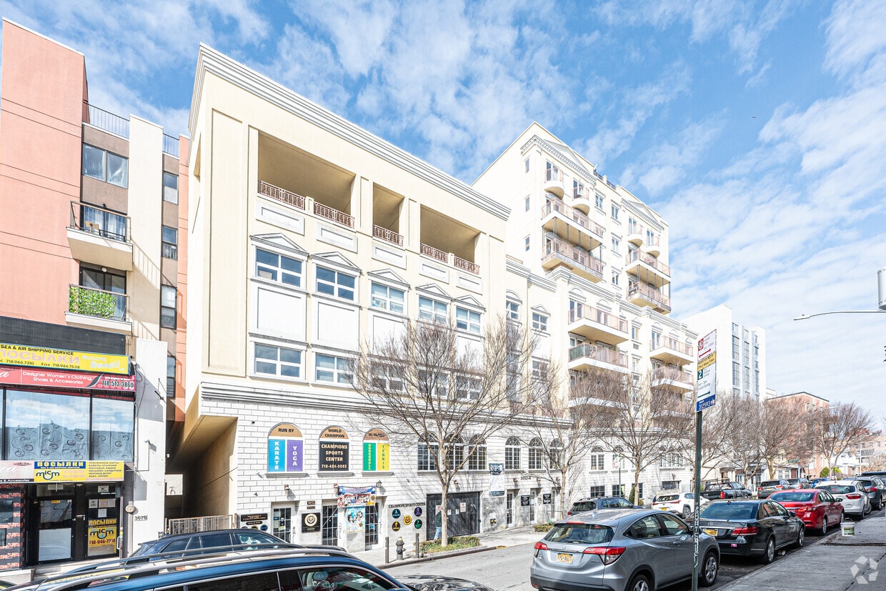 3052-3062 Brighton 1st St - The Grand Chateau
