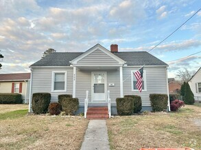 Building Photo - 902 Baxter St