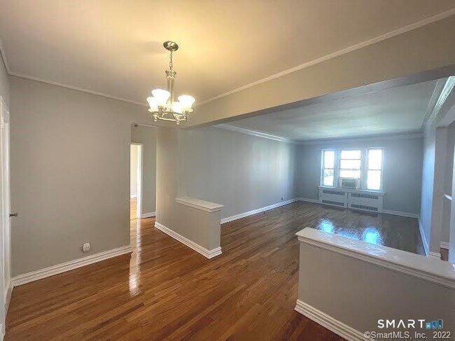 Foto del edificio - 70 Strawberry Hill Ave