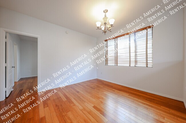 Foto del edificio - 2402 E 5th St
