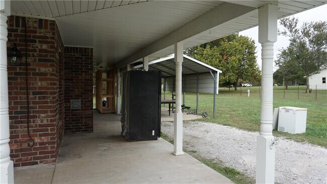 Foto del edificio - 107 N Elm Springs Rd