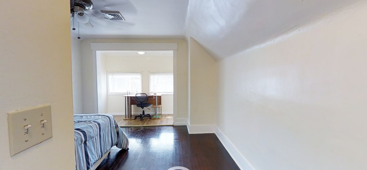 Foto principal - 2319 E Genesee St