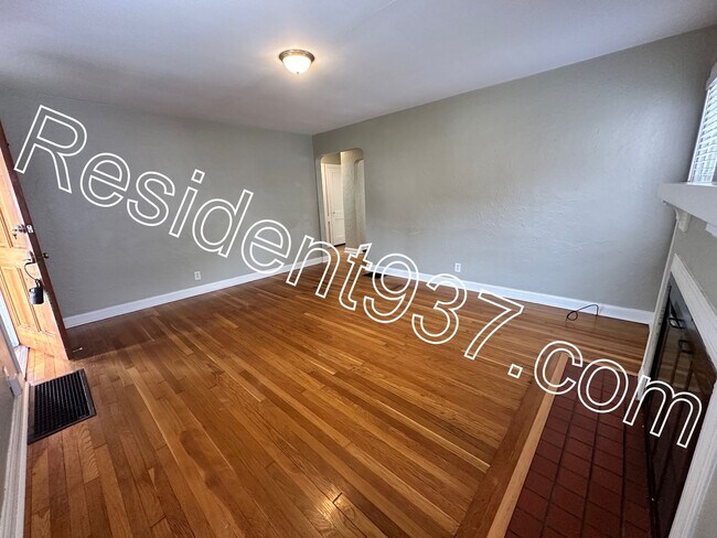 Building Photo - 3 Bed 1 Bath Home