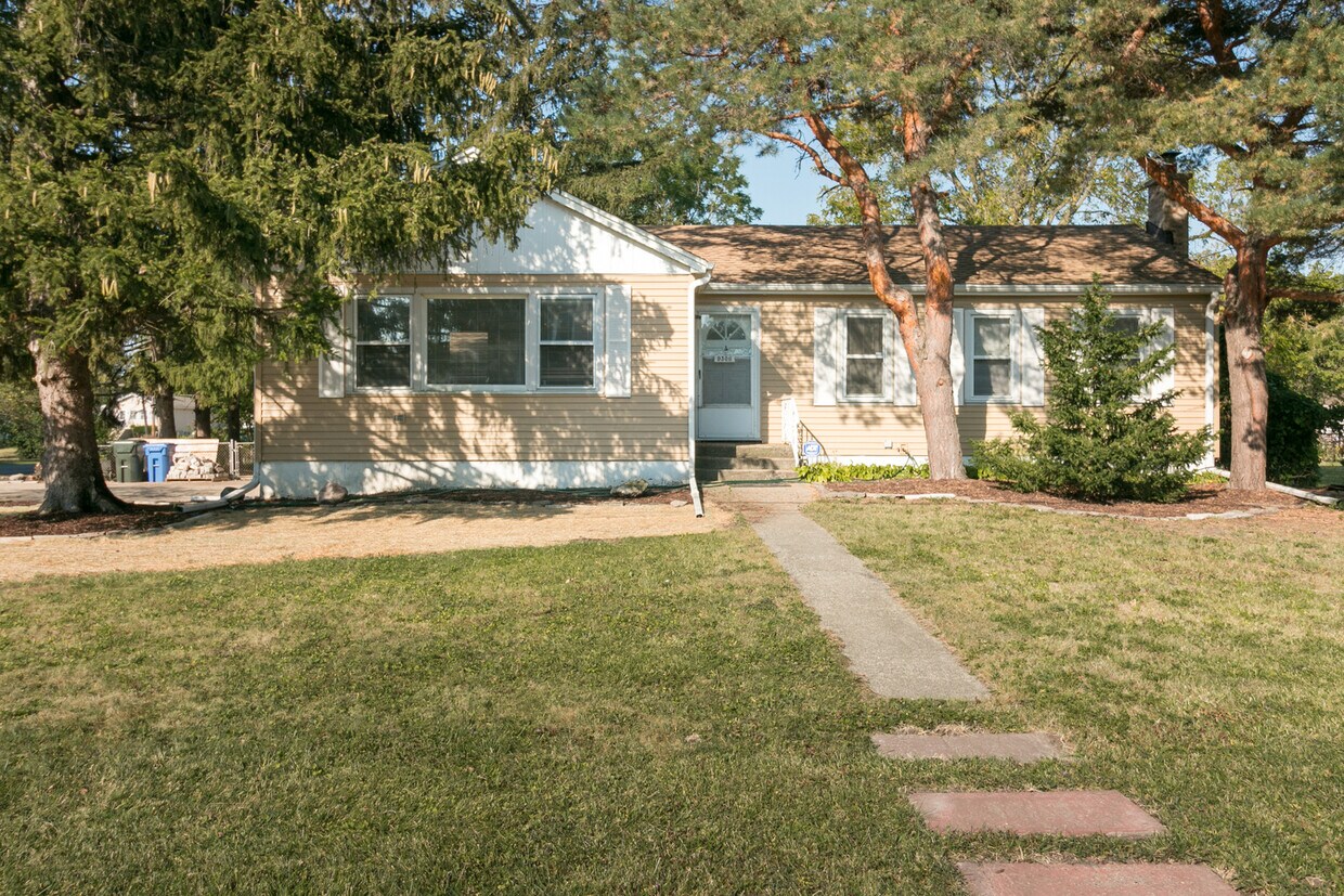 Primary Photo - 9306 N Lincoln Ave