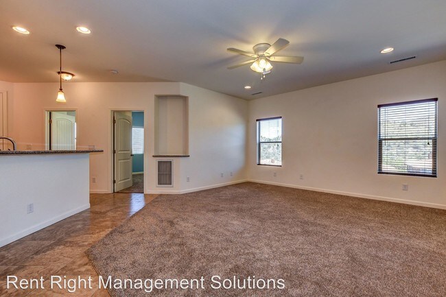 Building Photo - 340 Robinson Dr
