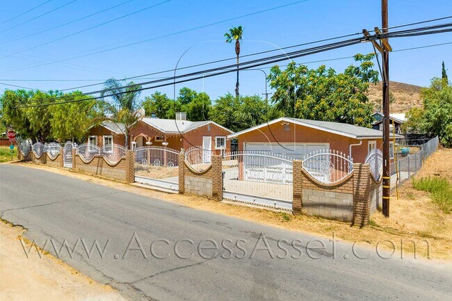 Foto del edificio - 23865 Goetz Dr