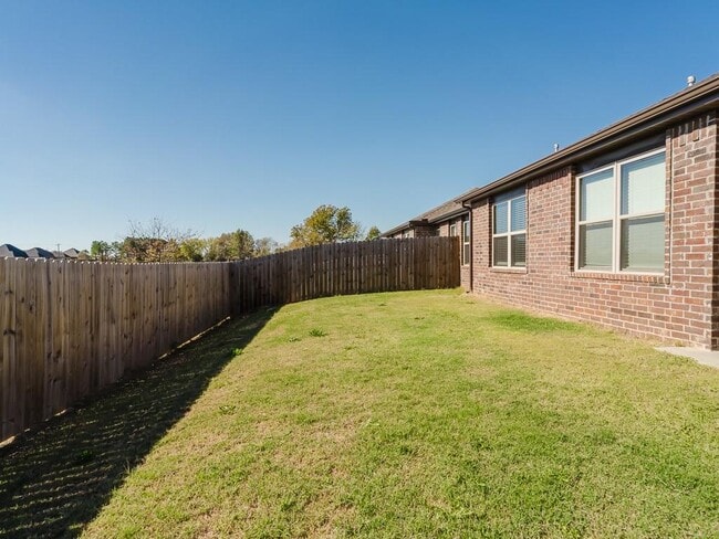 Building Photo - 1503 Purple Finch St