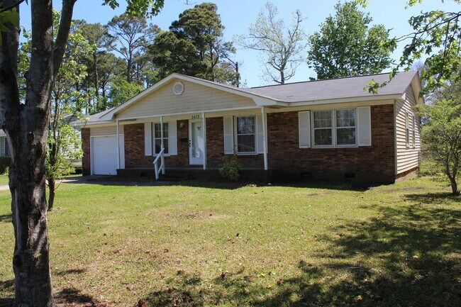 Building Photo - 2412 Emeline Pl