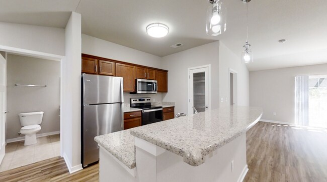 Foto del edificio - RENT SPECIAL - Upper 2 Bedroom 2 Bathroom Apartment is Available