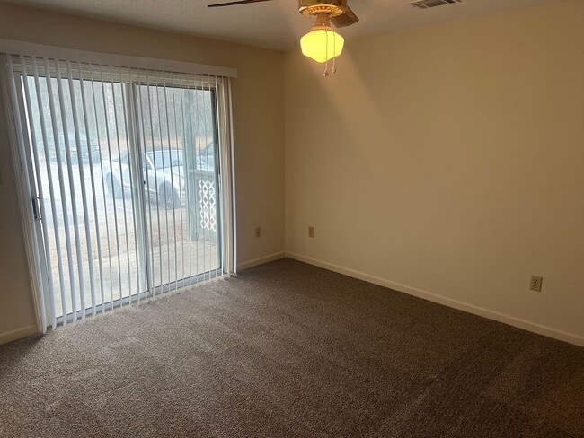 Building Photo - 11 Greenbriar