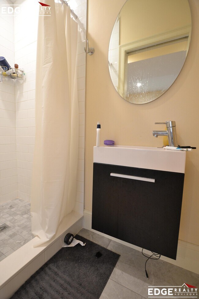 Building Photo - 5 Griggs Pl