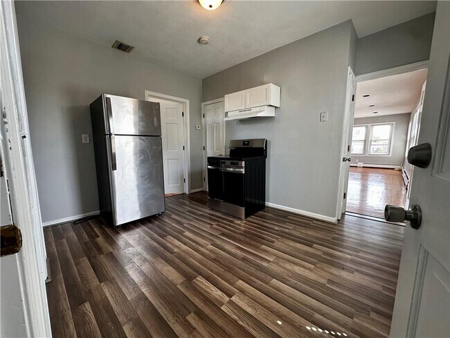 Foto del edificio - 834 Central Ave