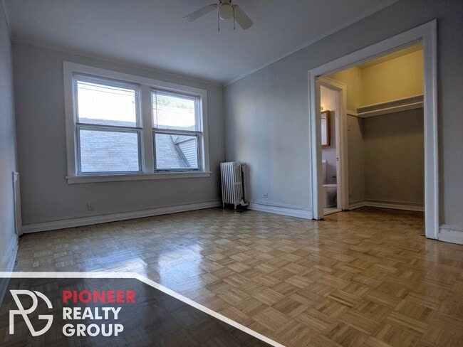 Building Photo - 711 W Belmont Ave