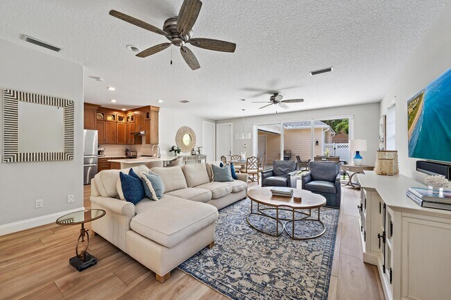 Building Photo - 138 Poinciana Dr