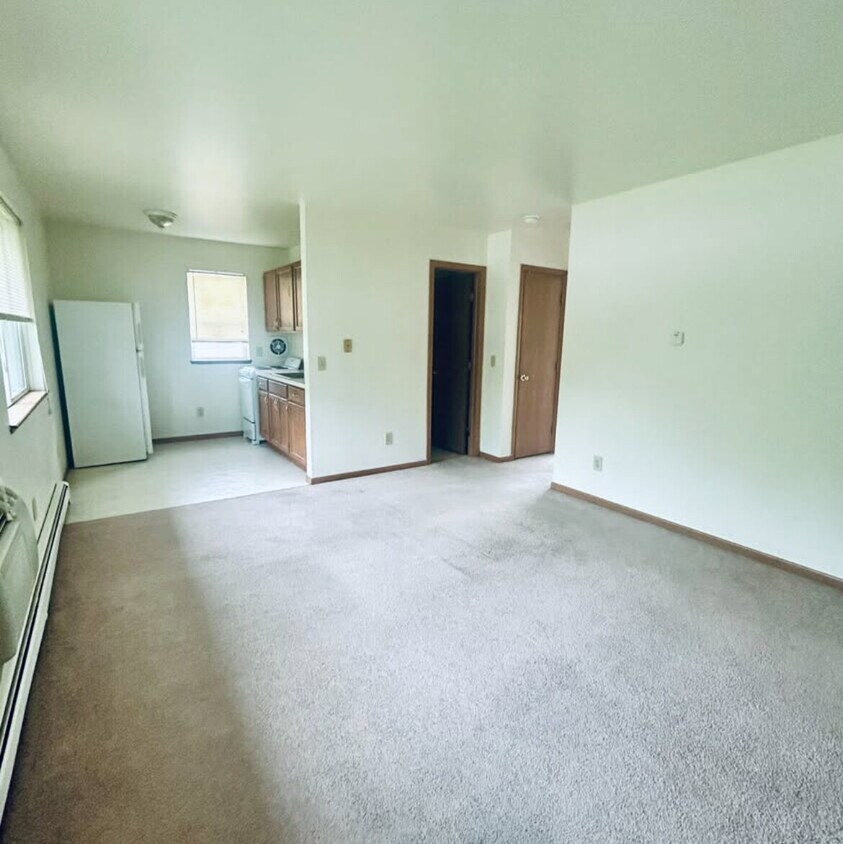 Primary Photo - Available now! 2 bedroom, 1 bath apartment...