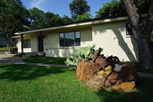 Photo - 2817 Wayside Ave House