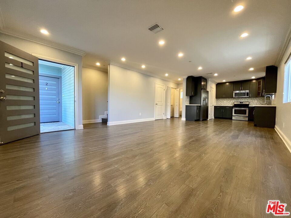 1/2 S La Cienega Blvd, Los Angeles, CA 90045 Room for Rent in Los