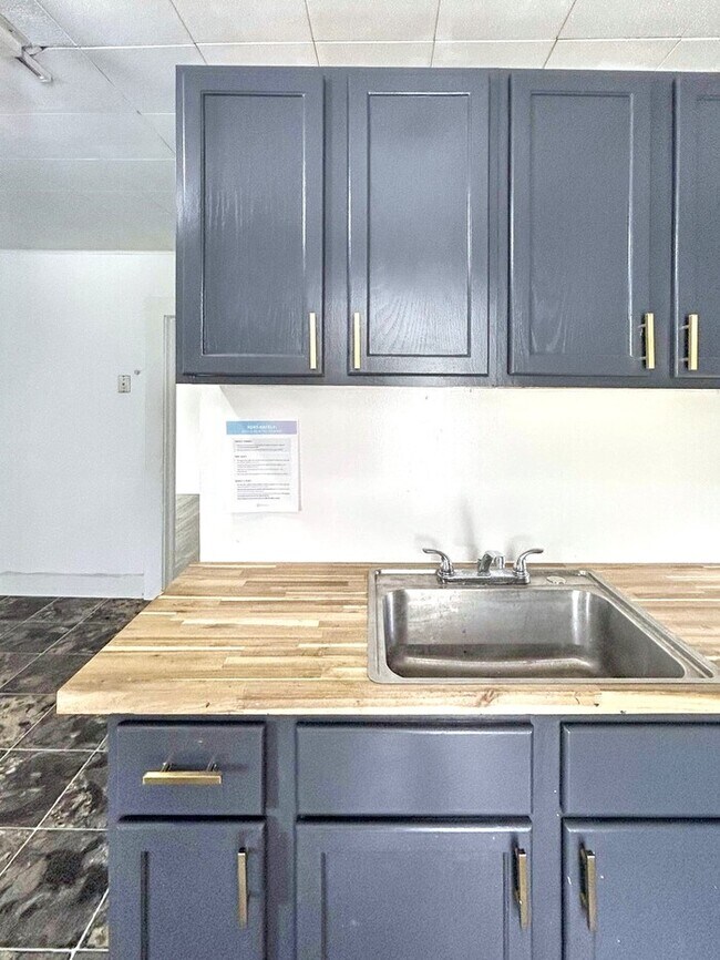 Foto del edificio - 3295 W 46th St