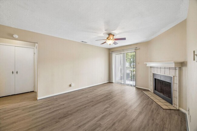 Foto del edificio - 12755 Mill Ridge Dr