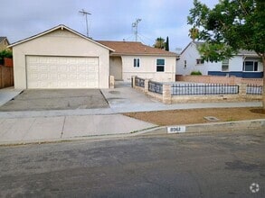 Building Photo - 8961 Woodale Ave