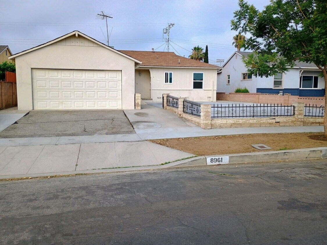 Foto principal - Arleta 3+2 w/walk-in closet, backyard + 2 ...