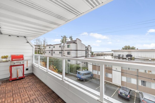 Building Photo - 15010 Roper Ave