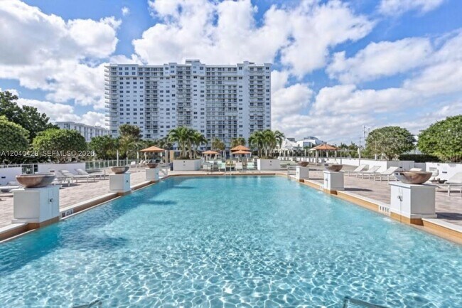Foto del edificio - 2801 NE 183rd St