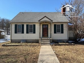 Building Photo - 707 Hollyhock Dr