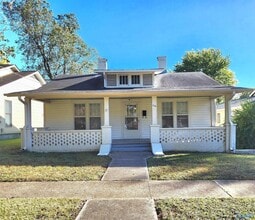 Building Photo - 1214 Pratt Ave NE
