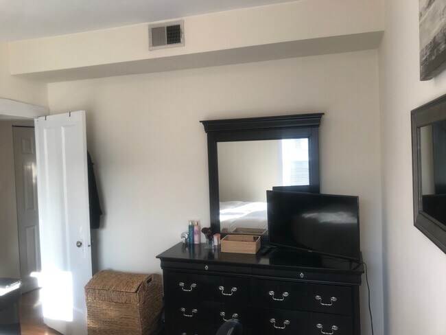 Bedroom, Fits Dresser - 3525 N Broadway St