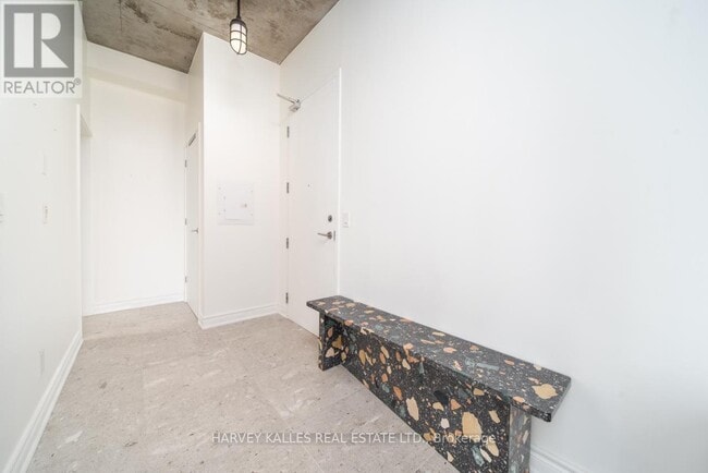 Photo du bâtiment - 60-360 Bathurst St